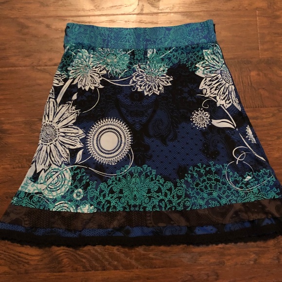 Dresses & Skirts - BOGO-Pretty skirt💙